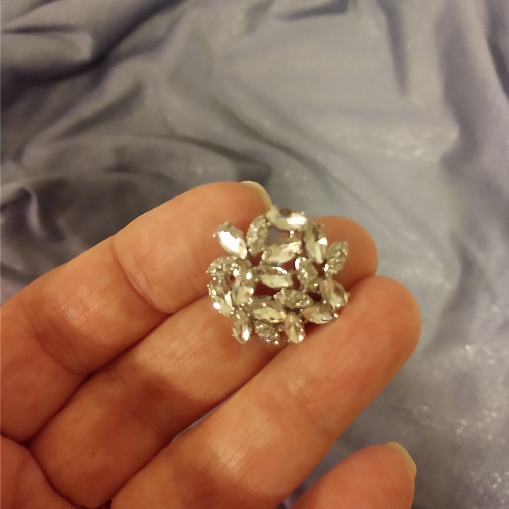 🎉Price ⬇️ Kate Spade crystal statement studs - Picture 4 of 4